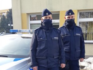 Policjanci podejmujący interwencję